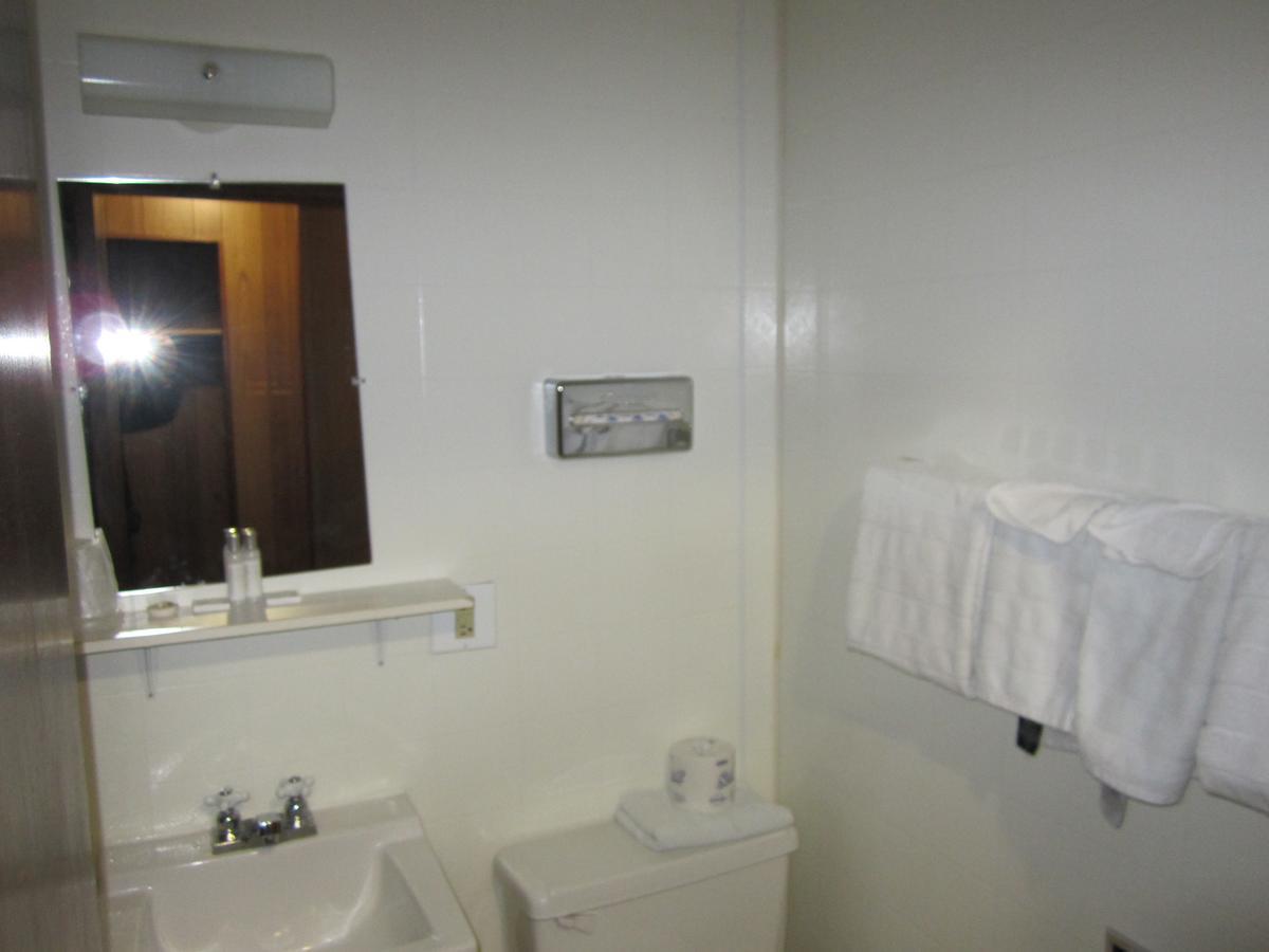 Airport Chalet Уайтхорс Екстериор снимка