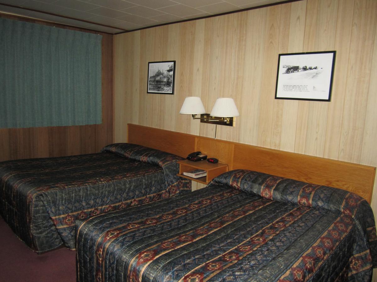 Airport Chalet Уайтхорс Екстериор снимка