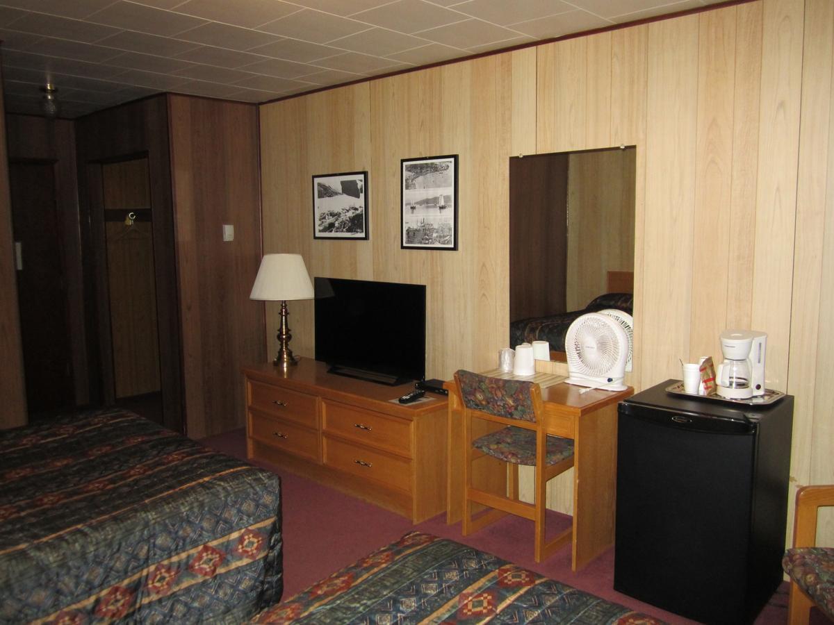 Airport Chalet Уайтхорс Екстериор снимка