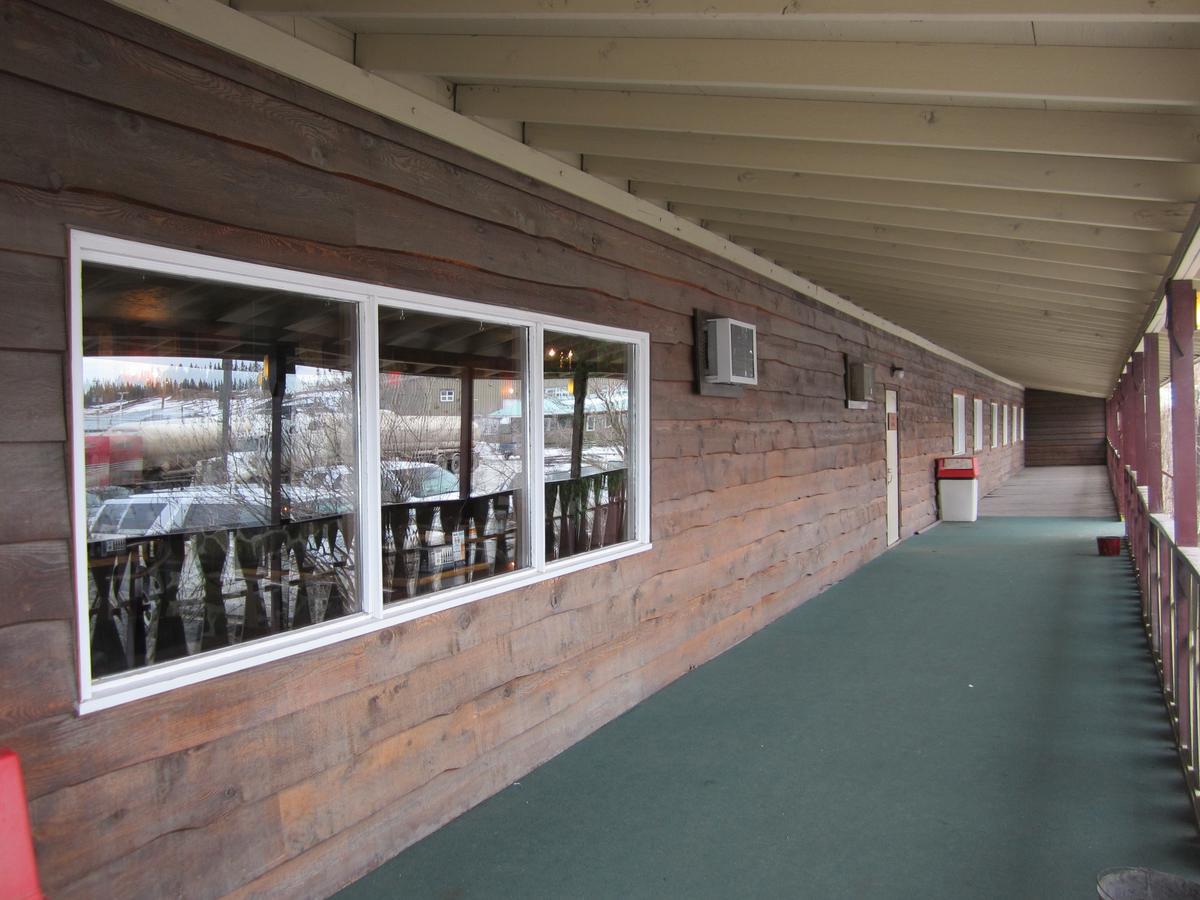 Airport Chalet Уайтхорс Екстериор снимка