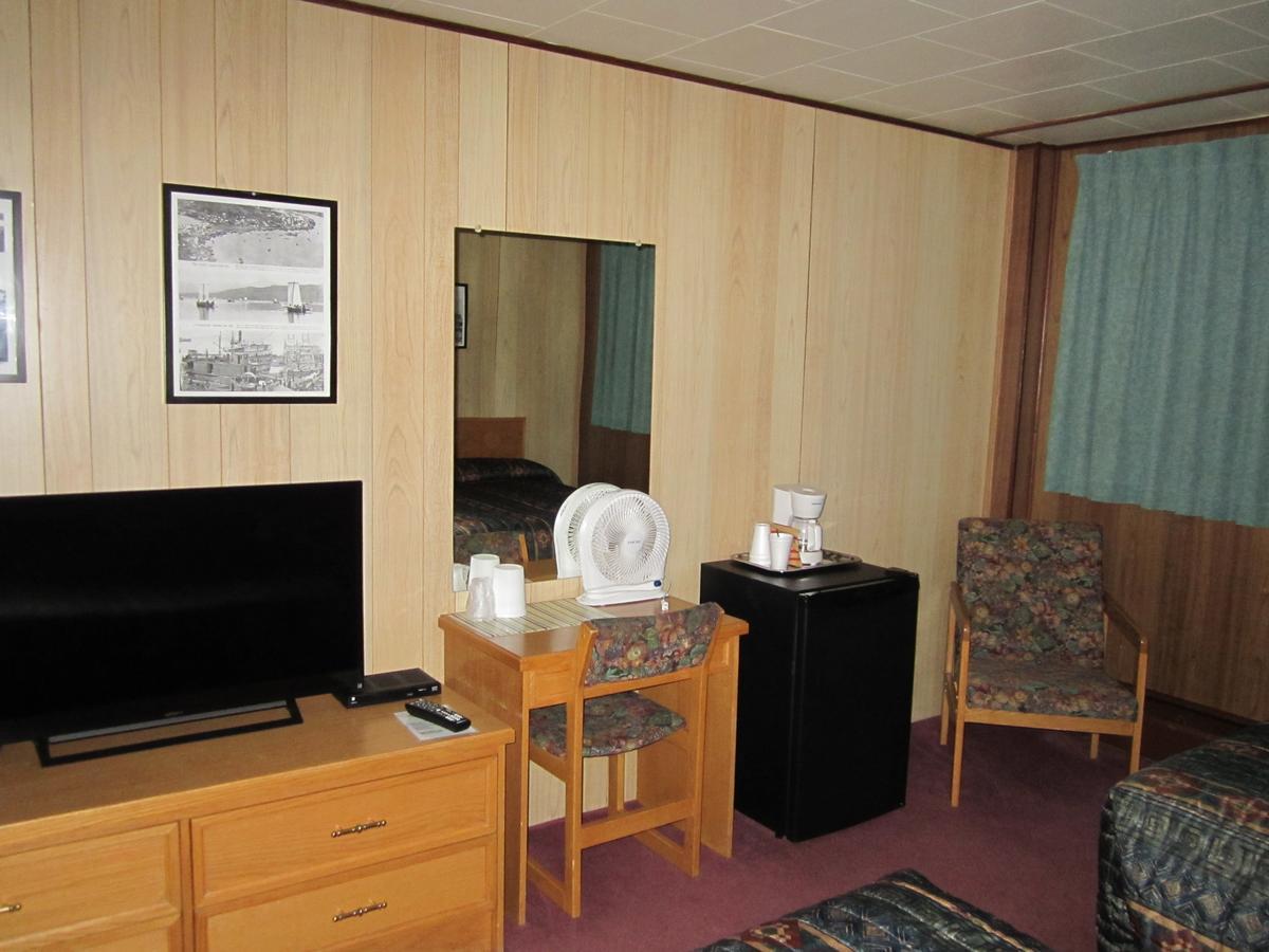 Airport Chalet Уайтхорс Екстериор снимка