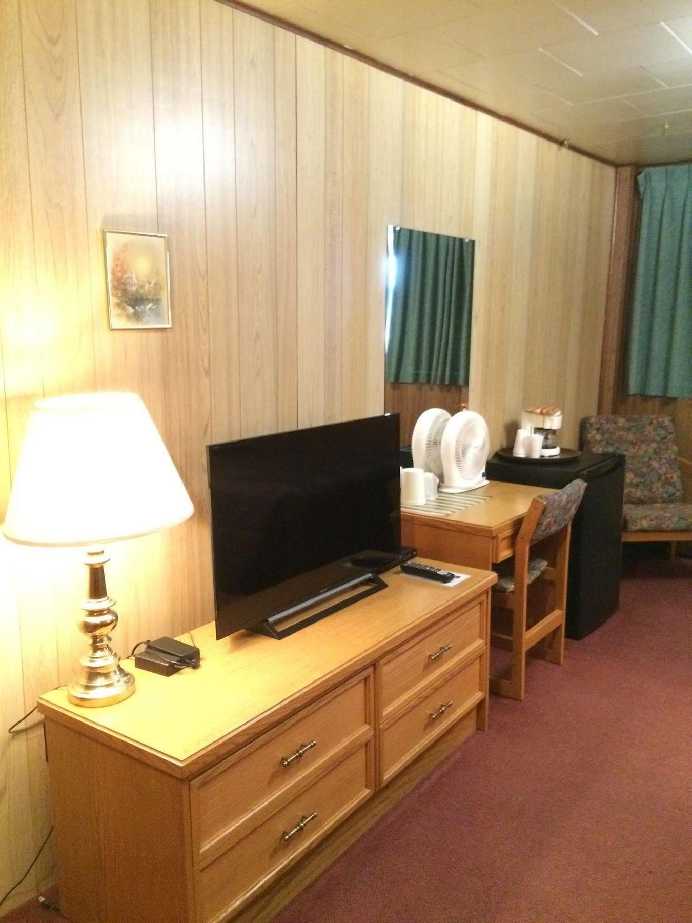 Airport Chalet Уайтхорс Екстериор снимка