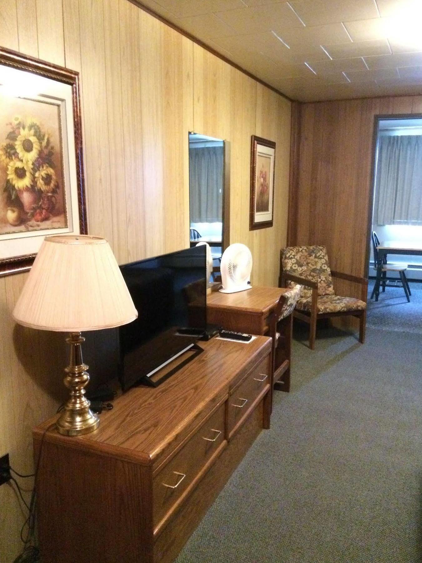 Airport Chalet Уайтхорс Екстериор снимка