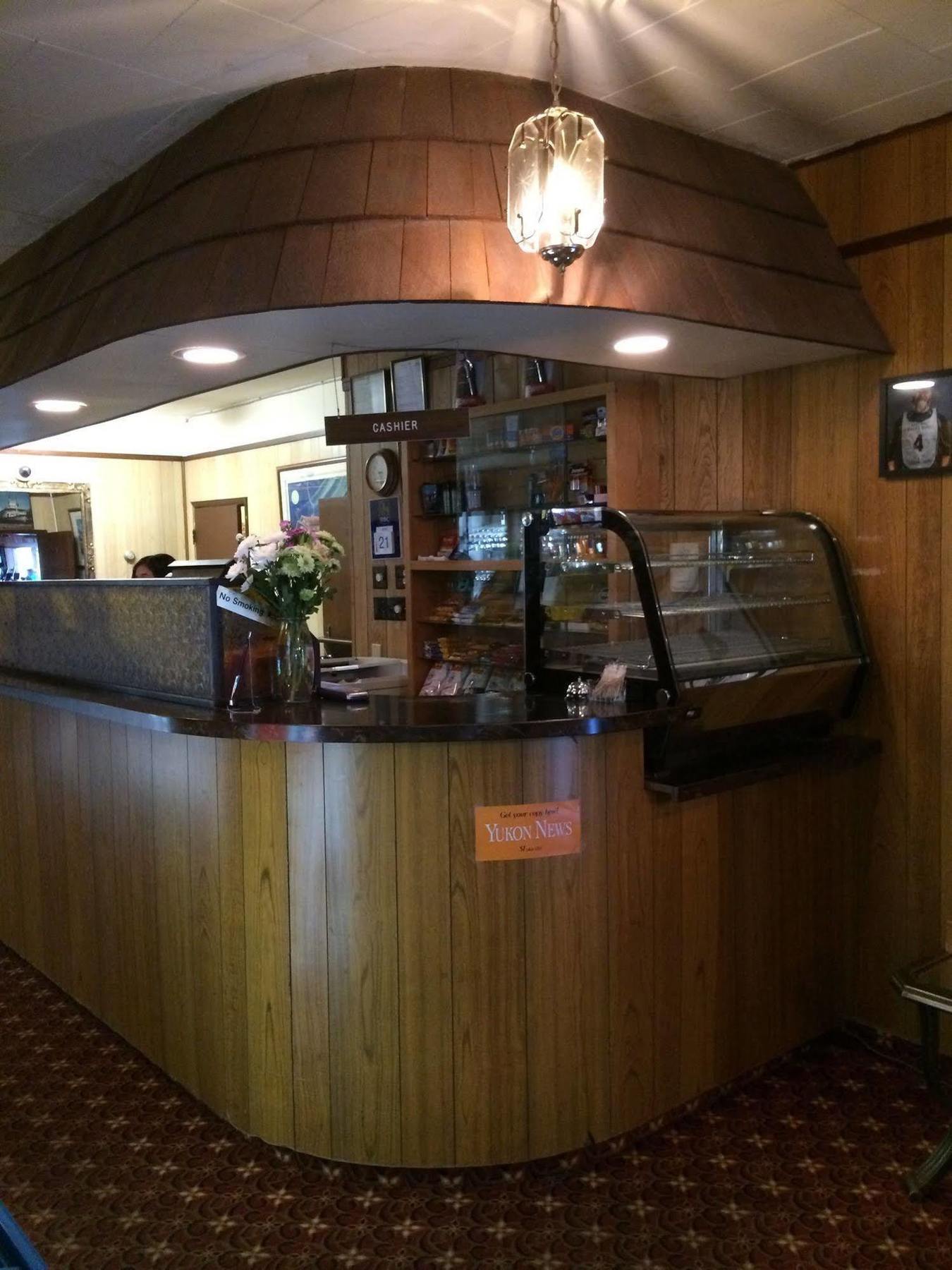 Airport Chalet Уайтхорс Екстериор снимка